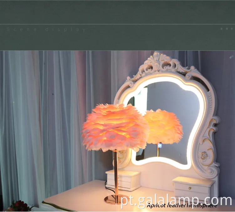 Lâmpada de mesa de penas de ouro rosa elegante para quartos elegantes